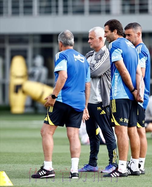 媒体发起皇马中卫投票:选琼阿梅尼&阿森西奥? 媒体发起皇马中卫投票:选琼阿梅尼&阿森西奥?